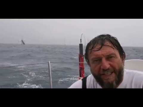 Překlopený trimaran v Karibiku