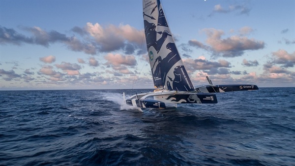 Kdy vzlétne Maxi Edmond de Rothschild?