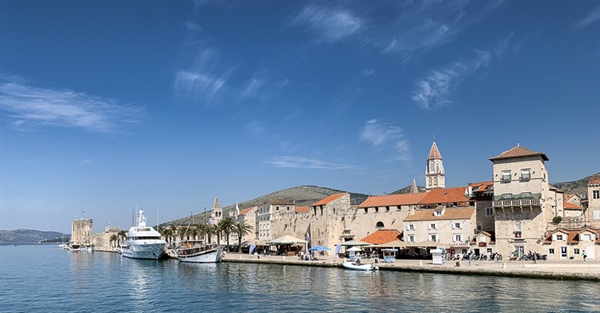 Do Chorvatska je znovu třeba potvrzení