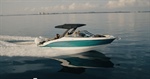 Elegantní silák Sea Ray SLX 280 Outboard