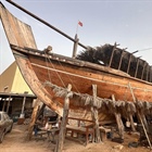 Tradiční výroba lodí dhow v Muharraqu. Dědictví Bahrajnu, které stále žije