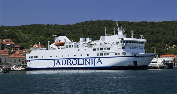 Silná bouřka zasáhla Split, v přístavu se potopila turistická loď