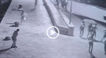 Video z nočního najetí člunu na nábřeží ve Splitu