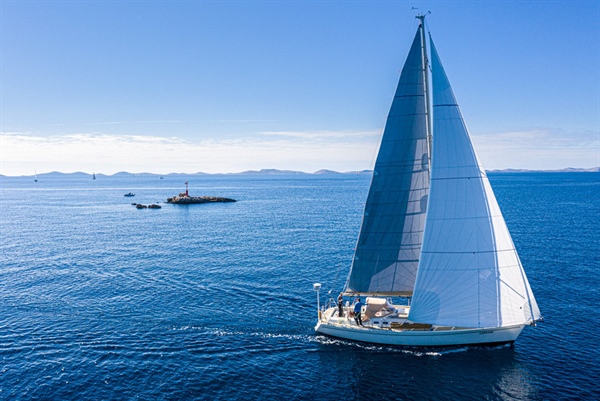 Jaká plachta chybí na moderních jachtách?