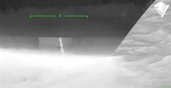 Znovu kotva ve vodě, další poškozený kabel