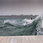 Jugo buší, kurzy manévrů běží