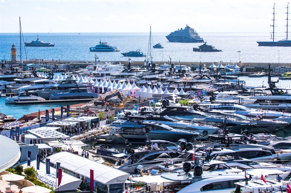 Jeanneau a Excess v Cannes. f.a.s yachting bude na místě pro české zájemce